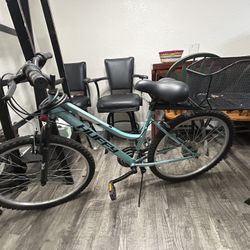 Huffy 26" Rock Creek Mountain Bike.  Blue