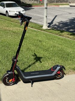 Niu KQi3 Max Electric Scooter for Sale in Irwindale, CA - OfferUp