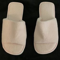 NEW Women’s Pink Slippers 