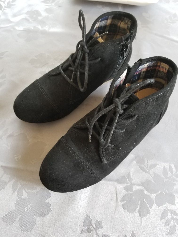 Size 3 Black girl bootie boots