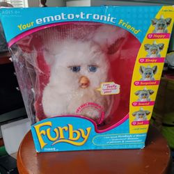  2005 Furby "Marshmallow" with Blue Eyes- Tiger Electronics