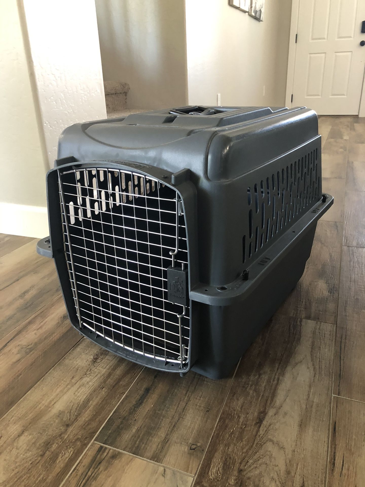 Plastic Dog cat animal crate