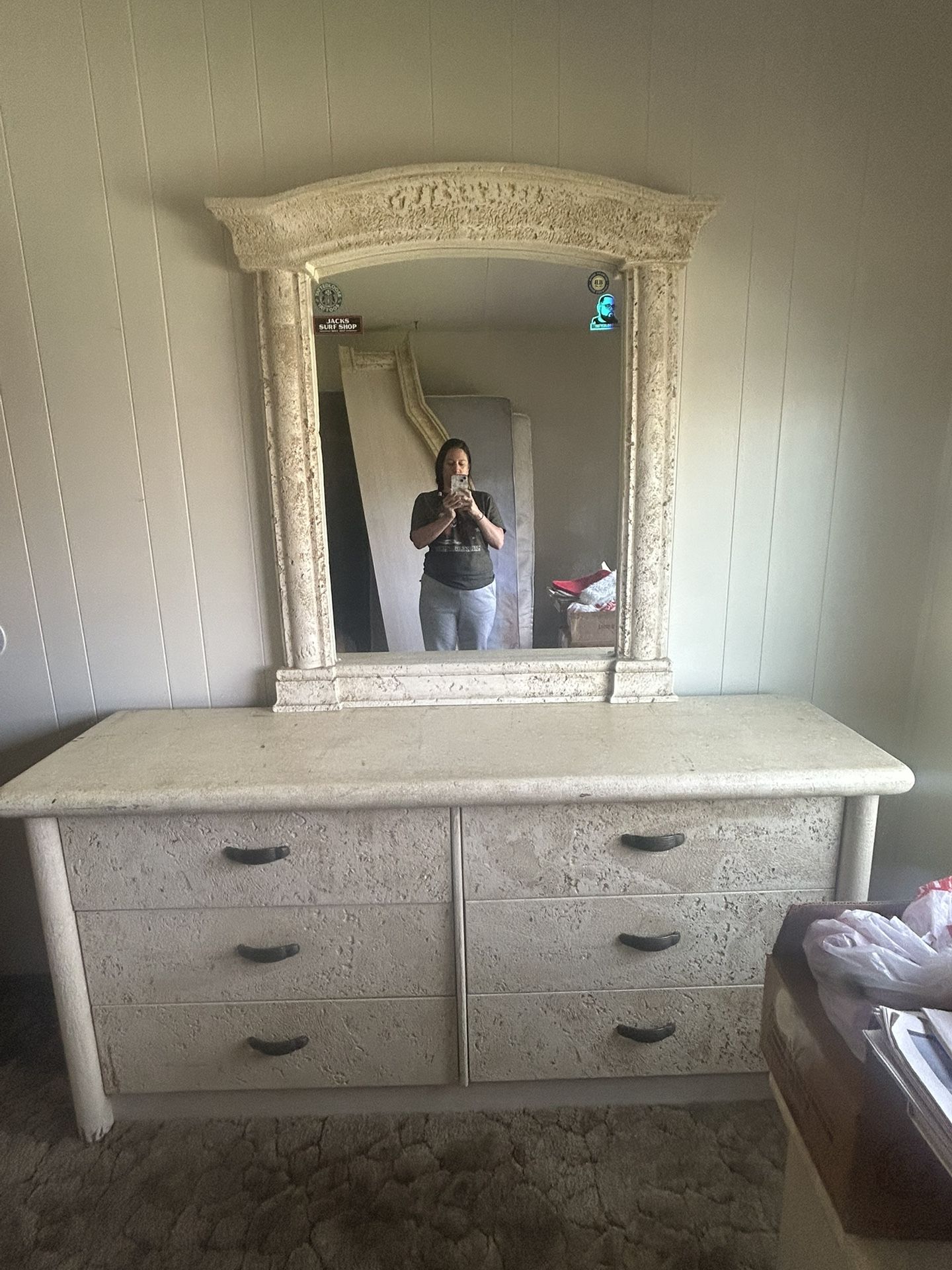 King size bedroom set/Dresser Mirror 2 nightstand and frame