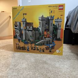 Lego Lion Knights Castle 10305