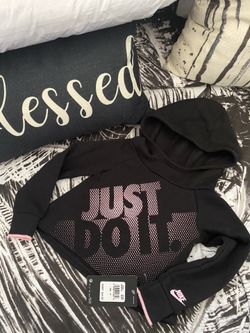 New w/tags Girls Nike hoodie (Sz 2)