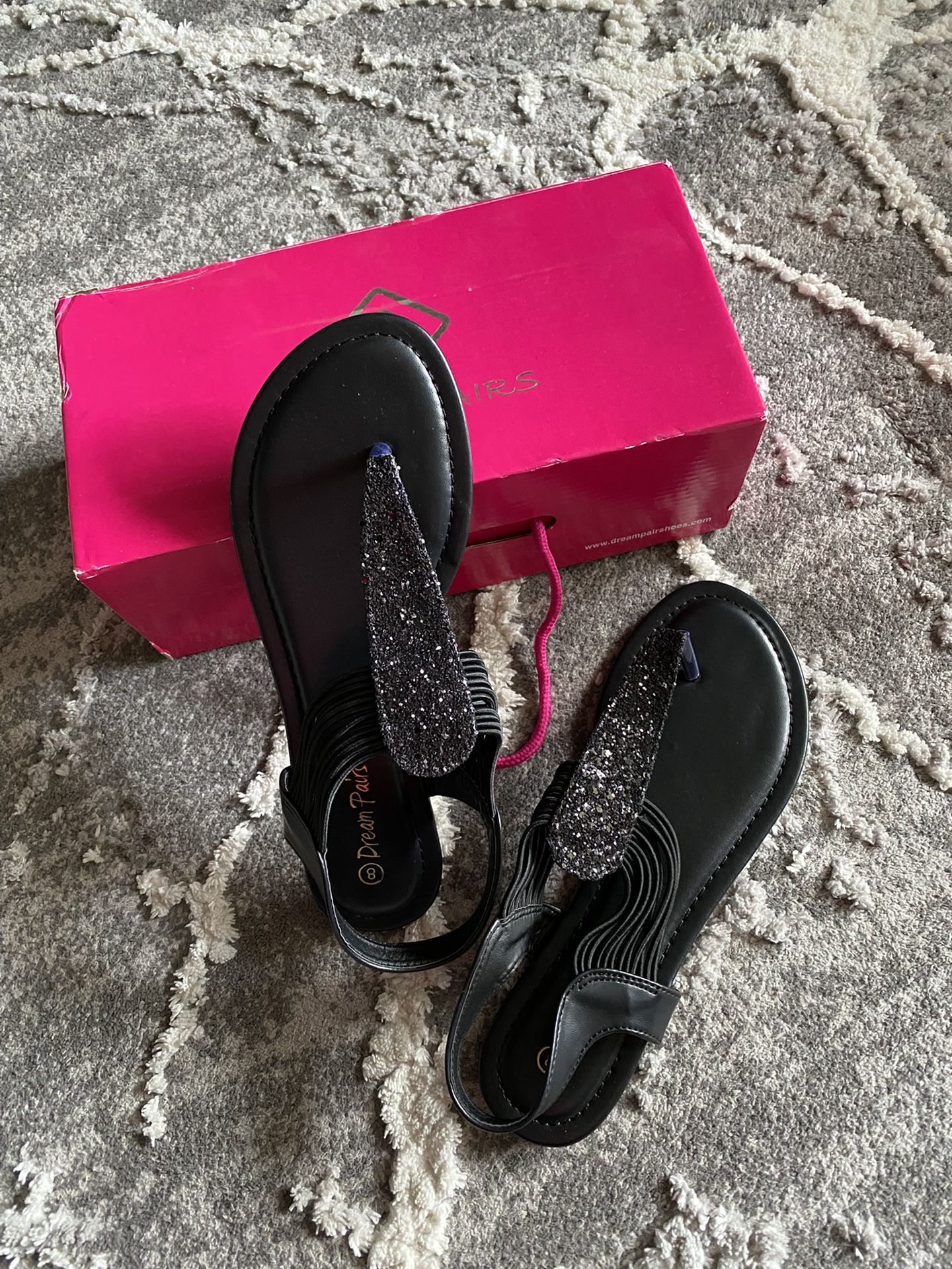 Dream Pairs women's sandals! Brand New! Size 8