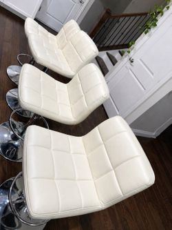 4 Bar Stools – Adjustable (Good Condition)