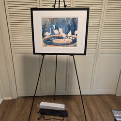 New art easel that is portable and foldable with carrying case