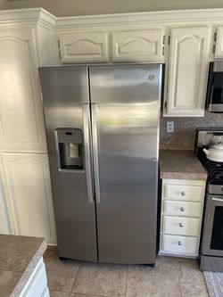 Refrigerator (Samsung Counter Depth)