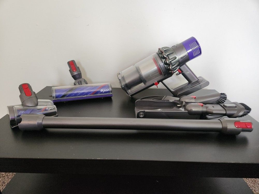 Dyson Cyclone V10 Animal Cordless Vacuum Cleaner (Model SV27)