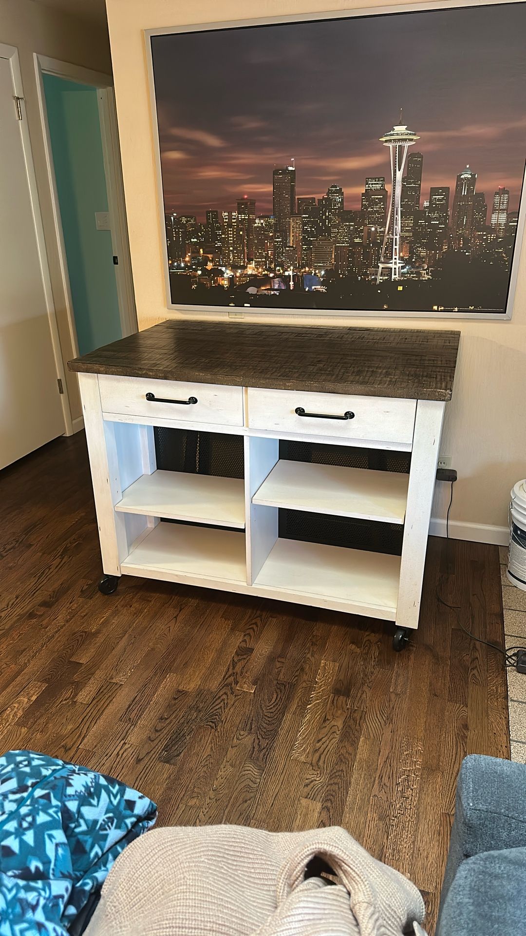 Kitchen Island / Dining Table / Entry Way Table