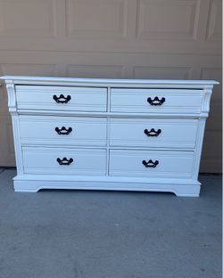 Dresser White 6 Drawers