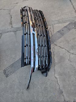 Chevy Tahoe Suburban grille Oem