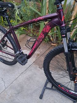 27.5 nishiki mountain bike in really good condition with oil brakes and medium frame nice and clean bike it's ready to ride