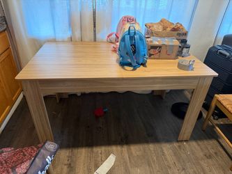 Extendable dinning table