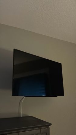 Sony 32 inch flat screen with wall mount $100today only!!!!!