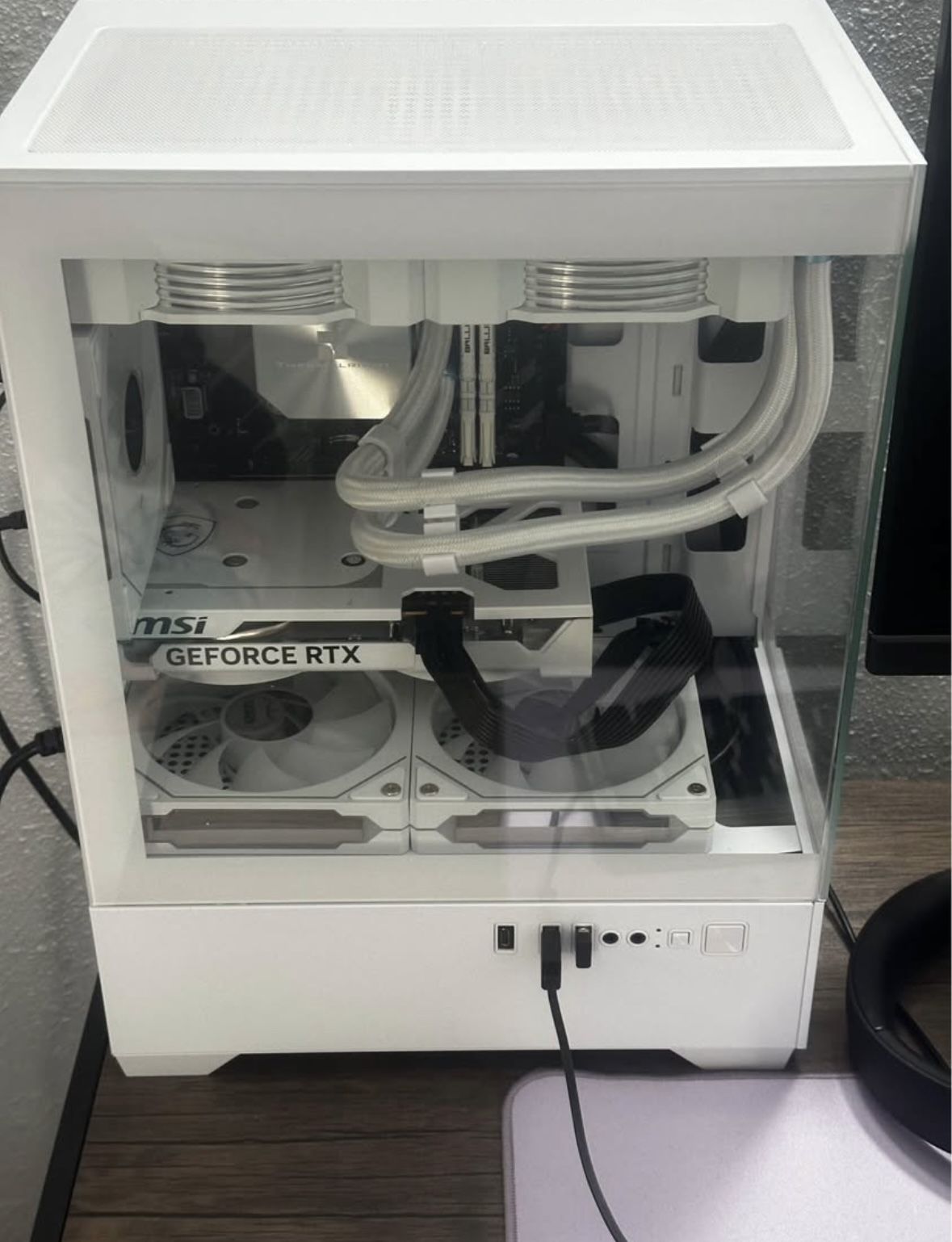 White Gaming Pc Computer Desktop RTX 5060 / Ryzen 5 5600