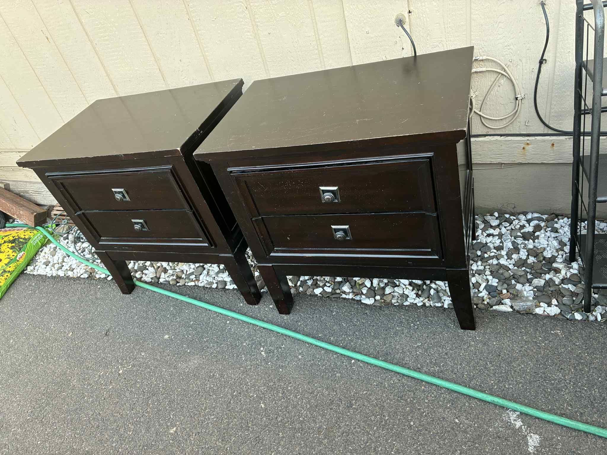 ππππ$$$130-Set of 2 (son dos) heavy bedside tables made very sturdy, not in perfect condition aesthetically as they are used (scratches on the top