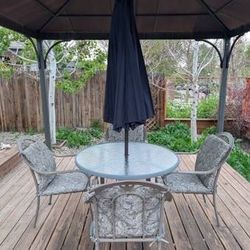 Outdoor Patio Set w/ Umbrella and Seat Cushions