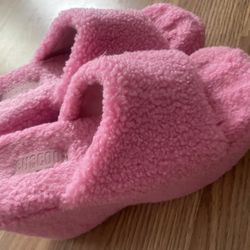 PINK FUZZY PLATFORM SHOES
