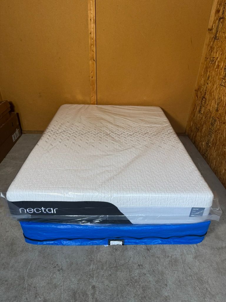 QUEEN NECTAR CLASSIC Memory Foam Mattress - Like New