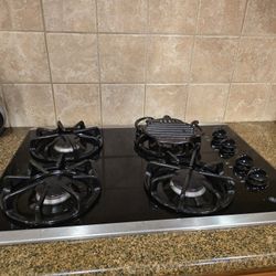 GE® 30" Built-In Gas Cooktop
Model #:JGP337SEJSS
