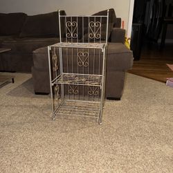 Elegant Metal Plant Stand with Gold Accents foldable 