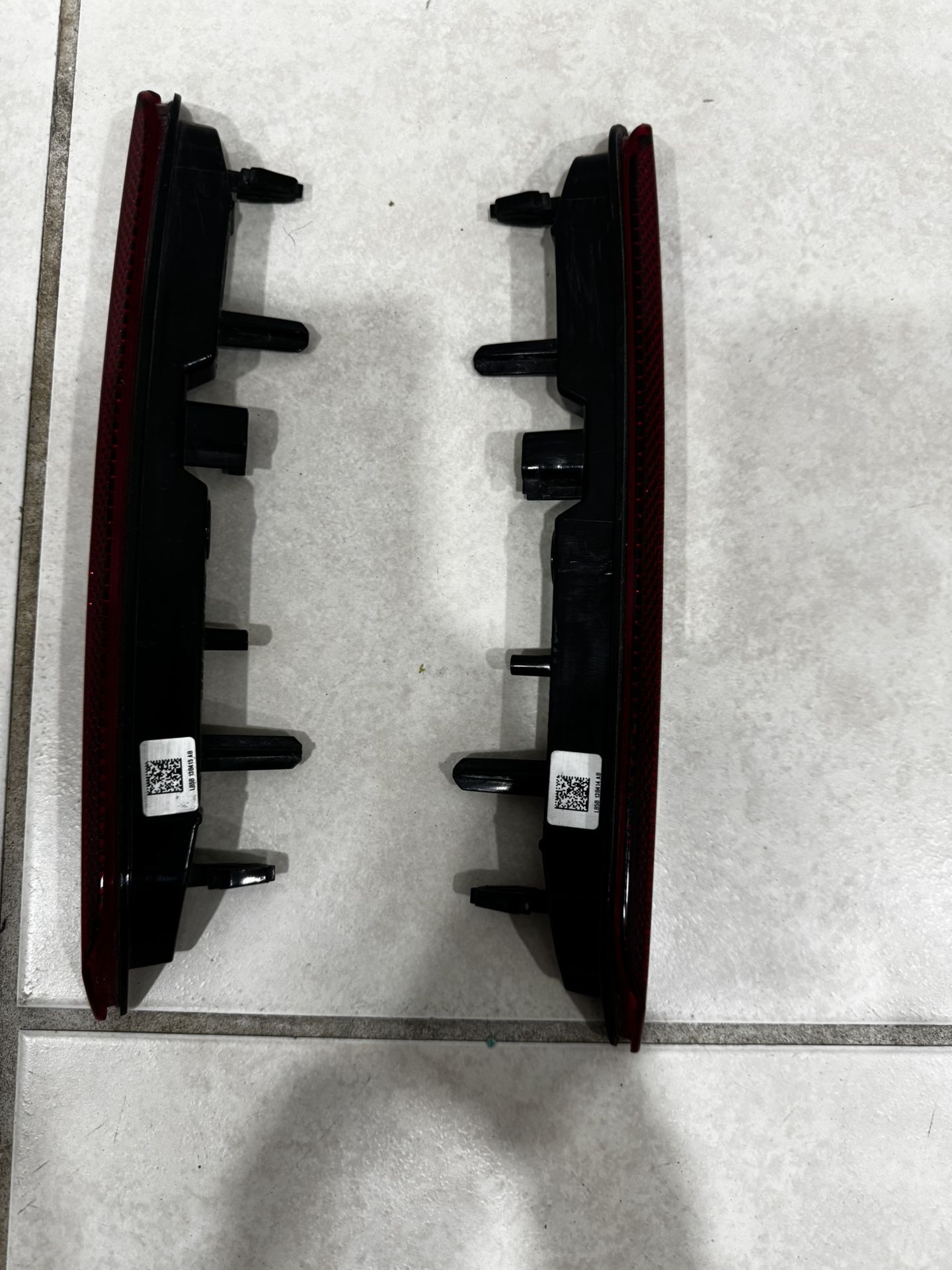 Right and Left Used Tail Brake Signal Fog Lamp Rear Bumper For Ford Explorer 2020-2022