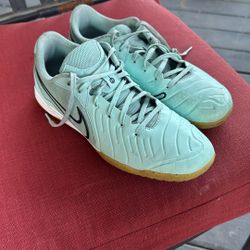 Nike Legend 10. 
