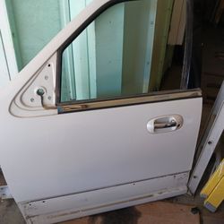 2014 Lincoln Navigator Driver's Door