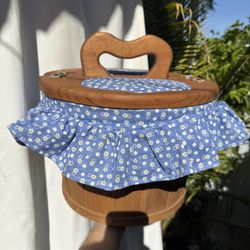 Vintage bushel sewing basket with heart wood handle or picnic basket