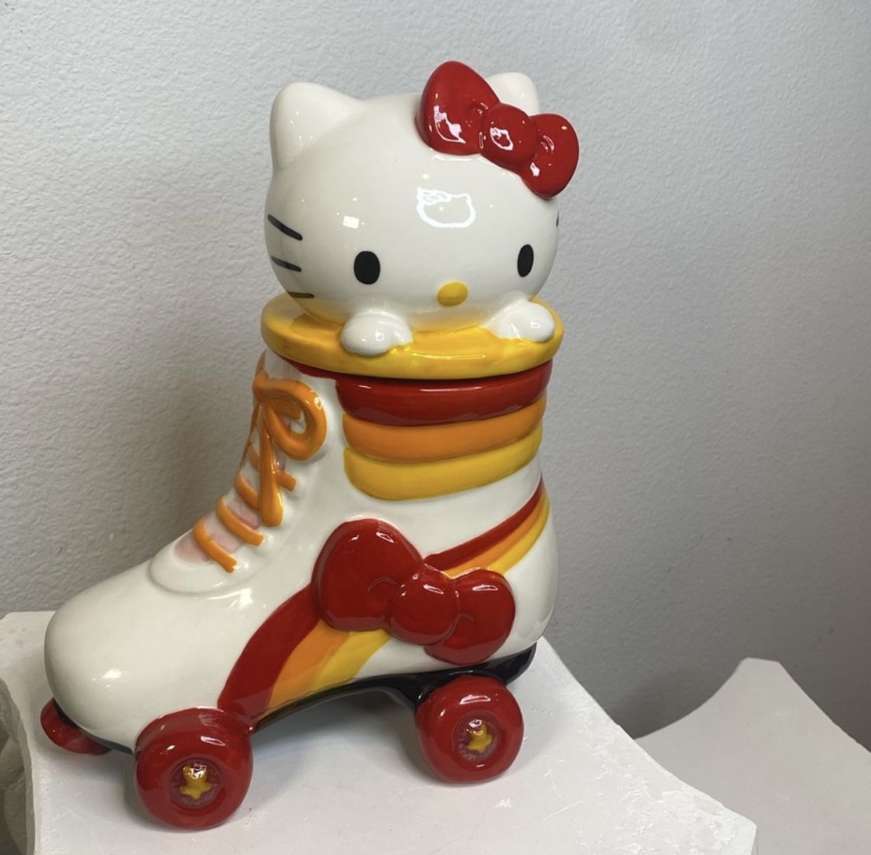 🎀 Rare Hello Kitty Roller Skate Cookie Jar – Collectible & Adorable! 🛼✨