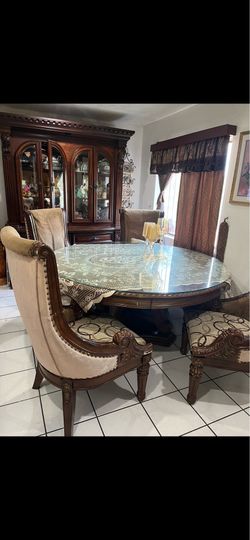 Comedor en muy buenas condiciones