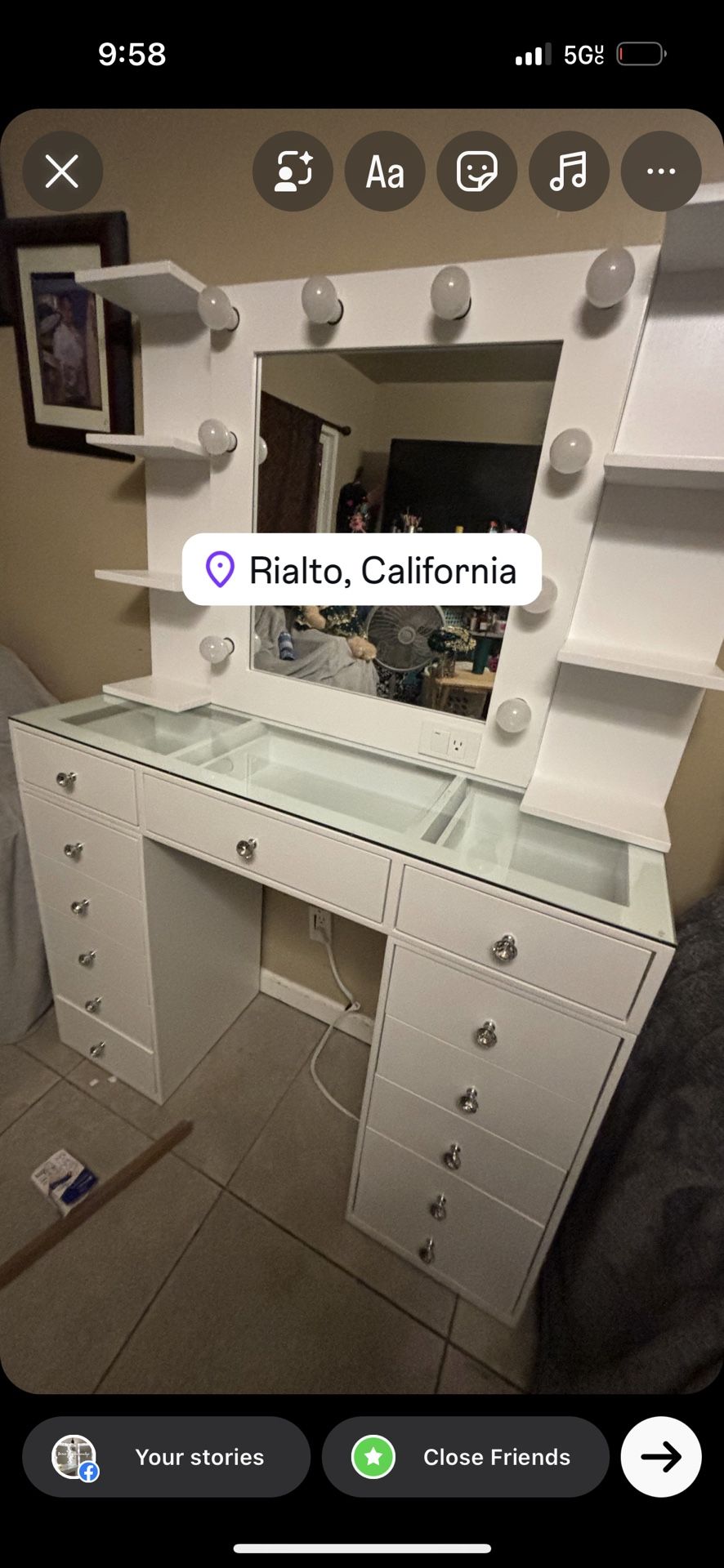 New Makeup Vanity  Free Lightbulbs Included 