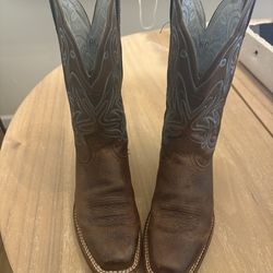 6.5 W Ariat Embroidered Boots