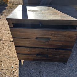 Full Bedroom Set With Two Drawers Take All $40 