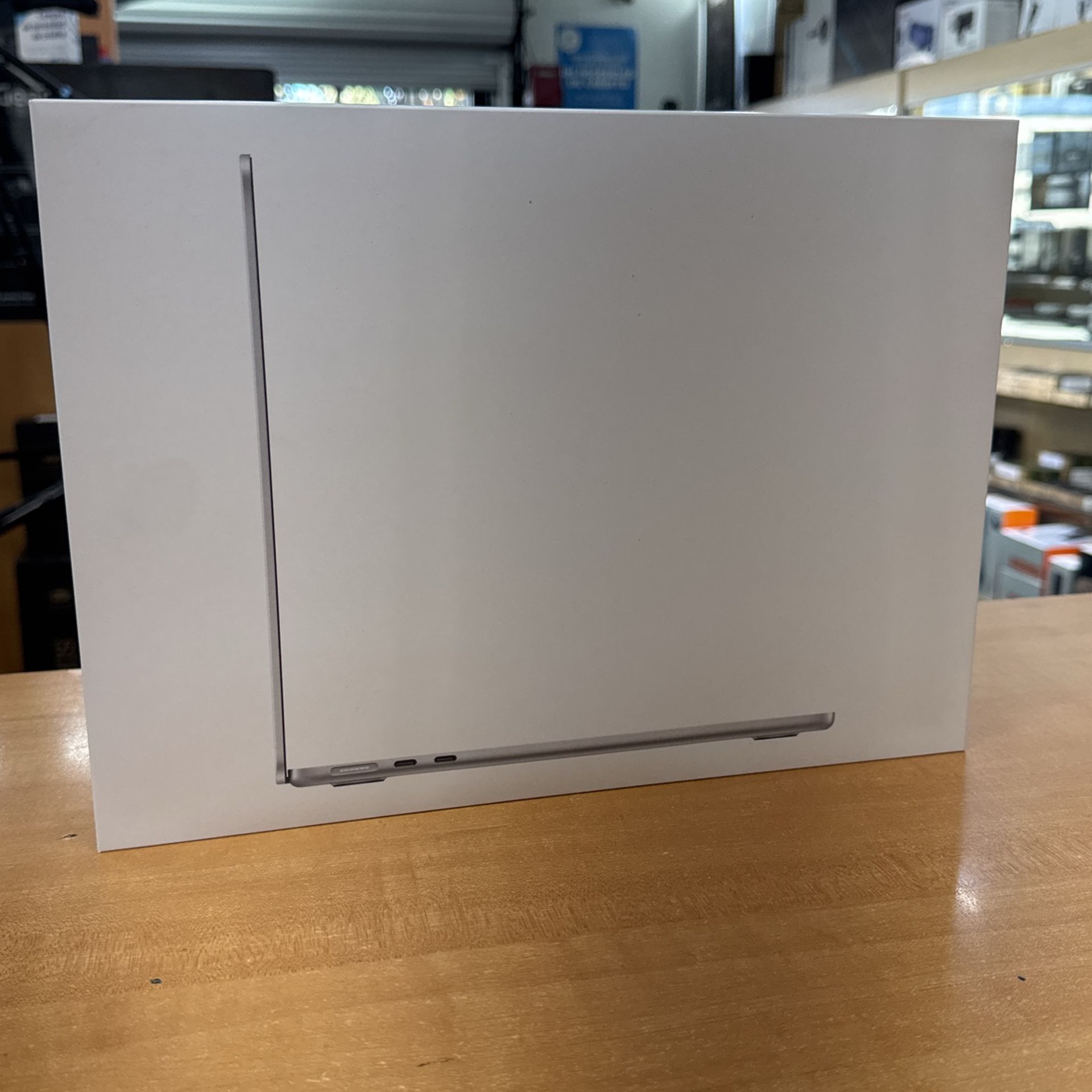 New Sealed Apple MacBook Air M3 Chip GB Ram 256 GB Ssd