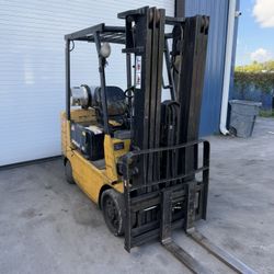 1998 CATERPILLAR GC25 Forklift