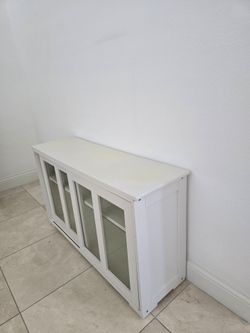 Accent cabinet