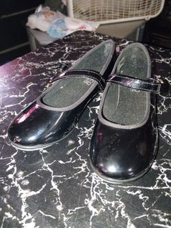 Tap dancing shoes