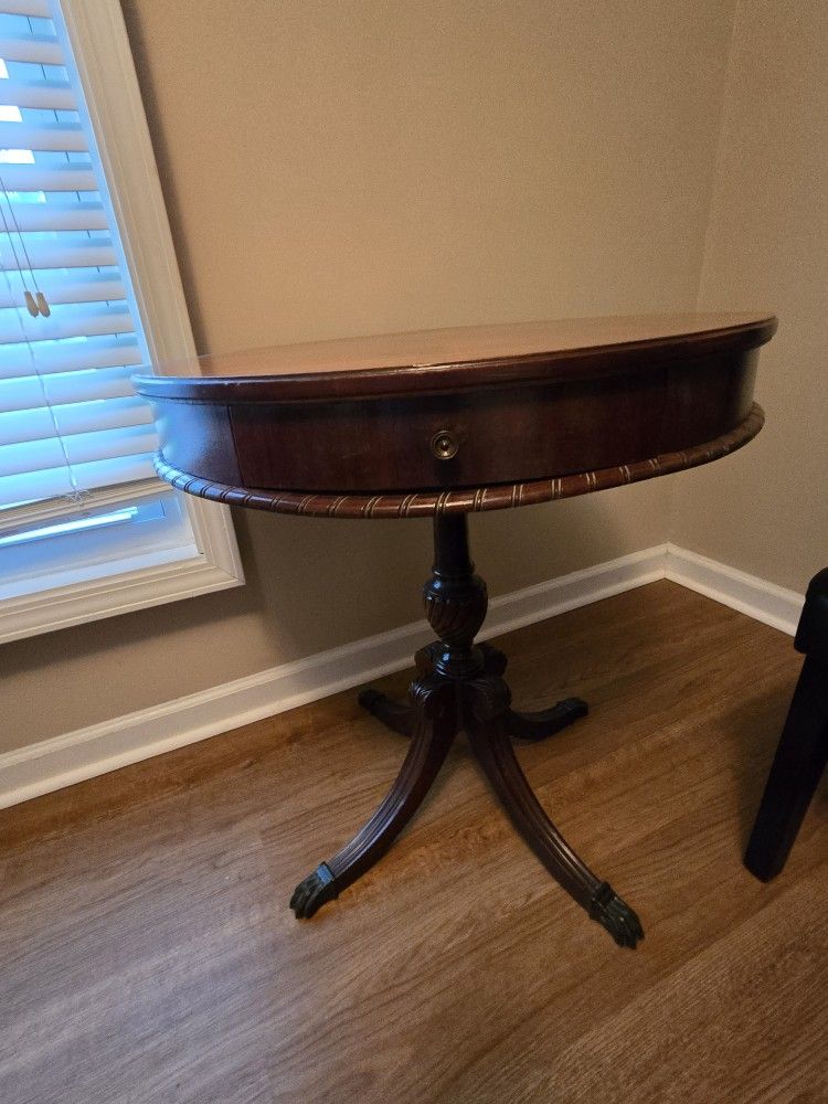 Mersman Mahogany 1950's Traditional Round Parlor Table