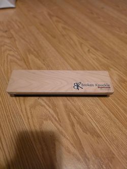 Broken knuckle fingerboard obstacle