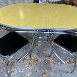 Beautiful Yellow 1950s Deco Style Kitchenette Table w/2 Chairs & Leaf