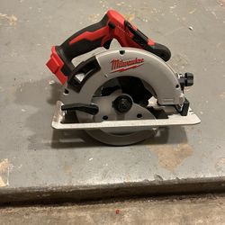 Milwaukee M18 18V Lithium-lon Brushless Cordless 7-1/4 in. Circular Saw Tool- Only)$160