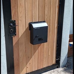 We’re Selling/ Se Vende 