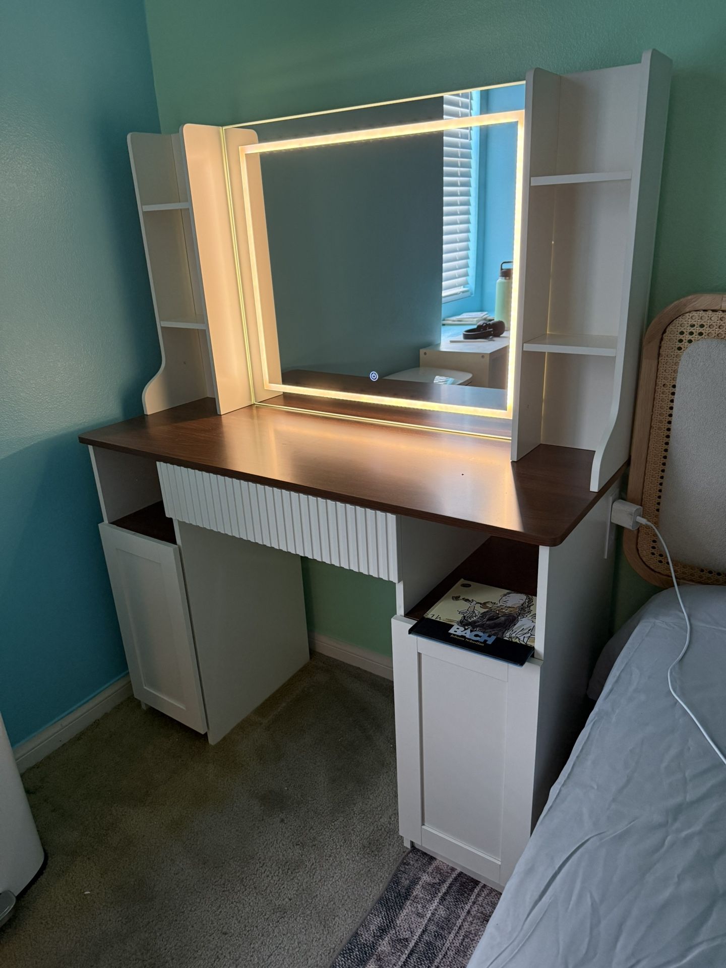 43.3" Dressing Table, Vanity Desk with 3 Lighting Modes Adjustable Brightness and Mirror, Makeup Vanities with Drawers and Storage. (Bei