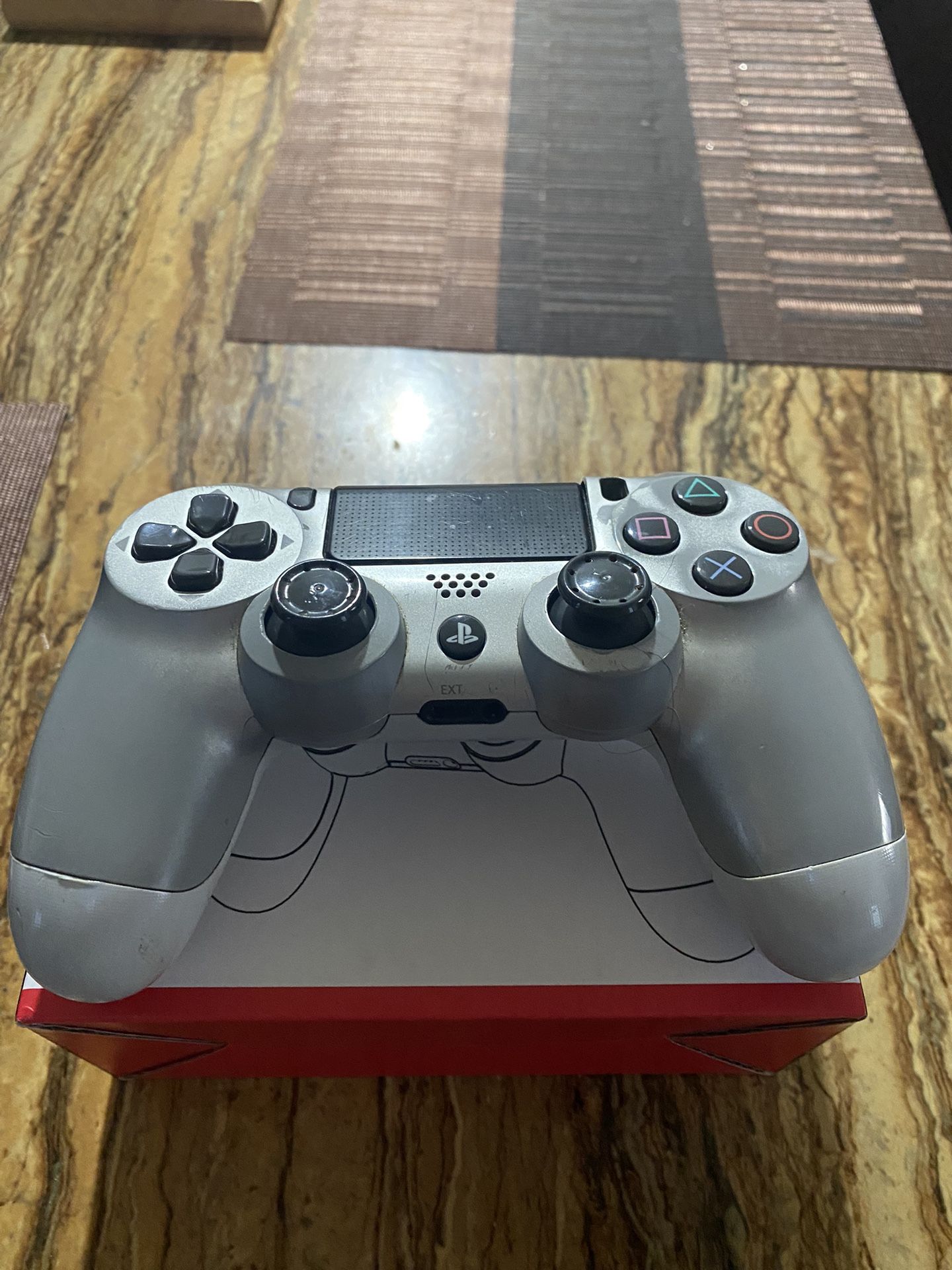 PS4 Controller 