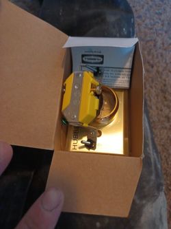 Hubbell RF151DTR Display Receptacle