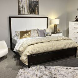 Niles With Gold Trim White And Cherry Queen Bedroom Set
Homelegance