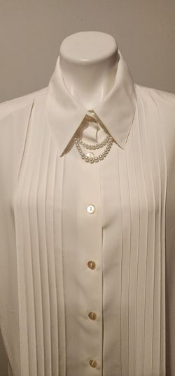 New NOTATIONS Women's Shirt with Pearl Necklace